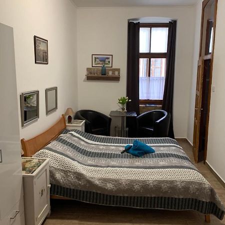 Anna Apartman Pápa Buitenkant foto
