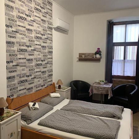Anna Apartman Pápa Buitenkant foto