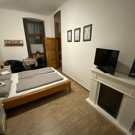 Anna Apartman Pápa Buitenkant foto