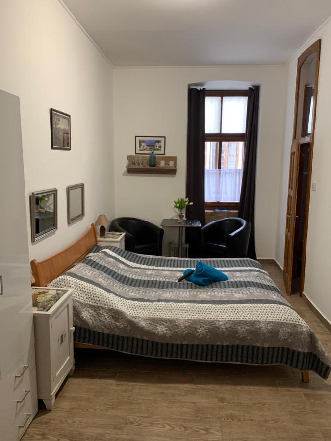 Anna Apartman Pápa Buitenkant foto