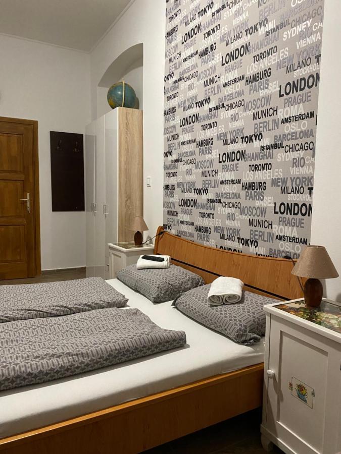 Anna Apartman Pápa Buitenkant foto