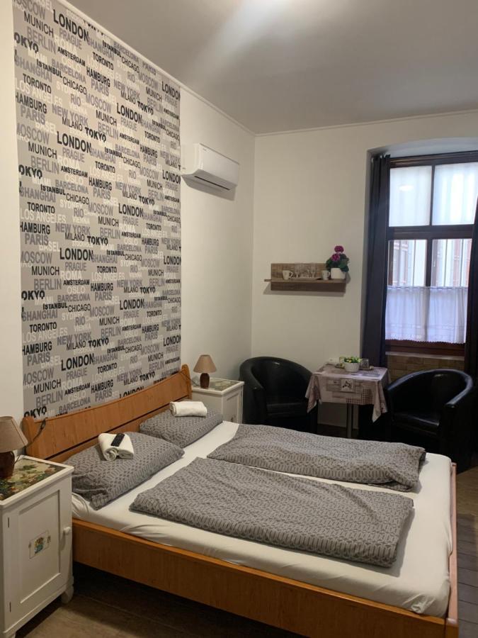 Anna Apartman Pápa Buitenkant foto