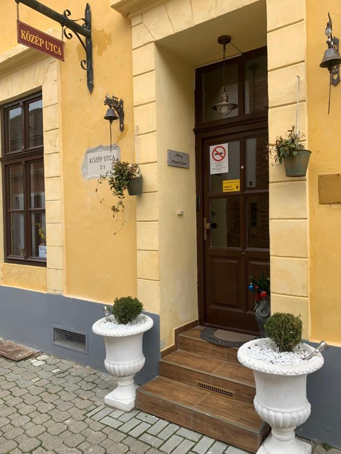 Anna Apartman Pápa Buitenkant foto
