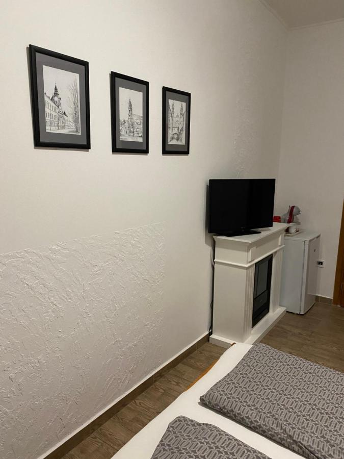 Anna Apartman Pápa Buitenkant foto